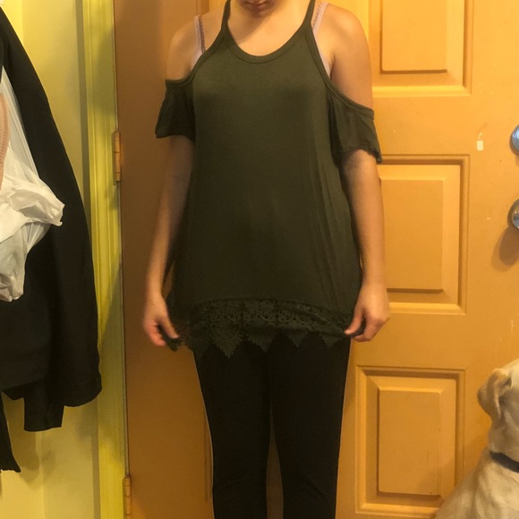 Tops - Picture 2 of 5